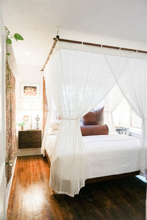 Small Room Canopy Bed Ideas