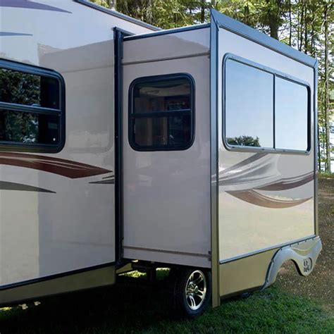 Small Rv With Pull Out