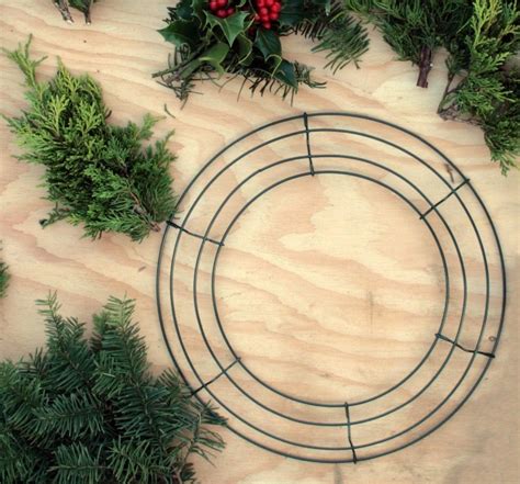 small wire wreath frame