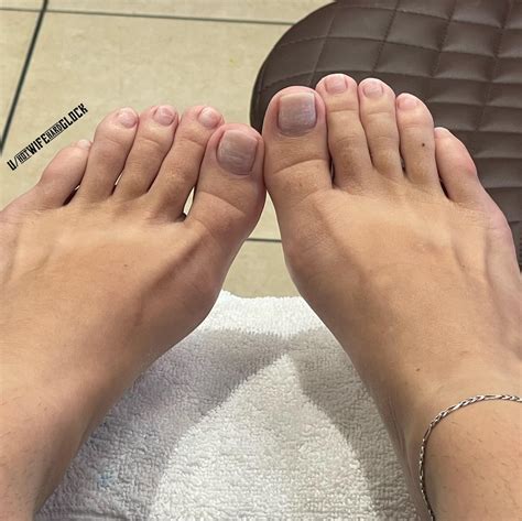 snap nude feet