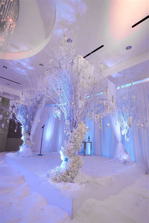 37 Spectacular Winter Wonderland Wedding Decoration Ideas ROUNDECOR