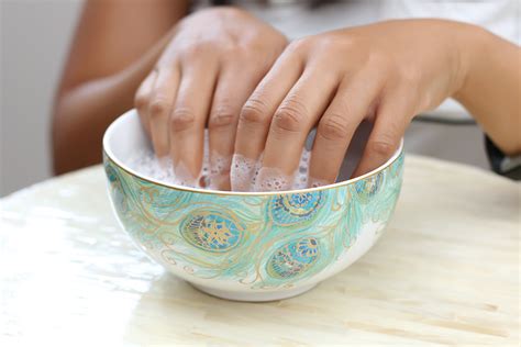 Soaking Fingernails In Bleach