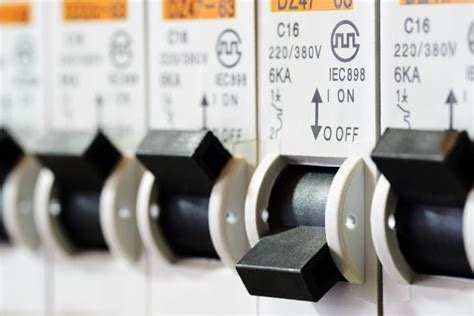 Socket Keeps Tripping Fuse Box