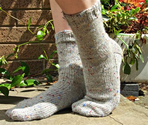 Textured Rib Knit Socks Pattern ARALUEN SOCKS Knitting
