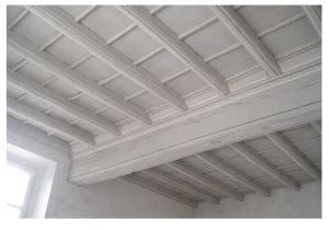 Soffitto A Travi Bianche