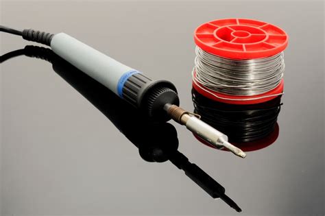 solder dan lem kabel