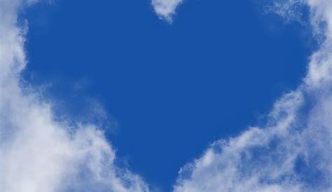 Soleil Ciel Bleu Coeur Trois Nuages En Forme De Sur Le Et Le