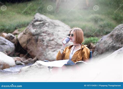 solo traveller drinking