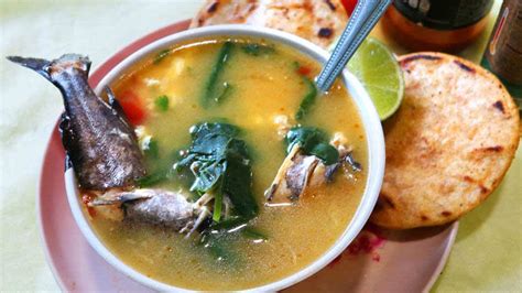 sopa de pescado salvadorena