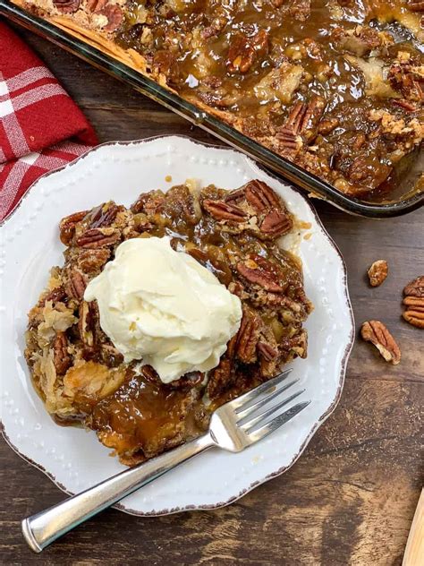 southern roots easy pecan pie cobbler