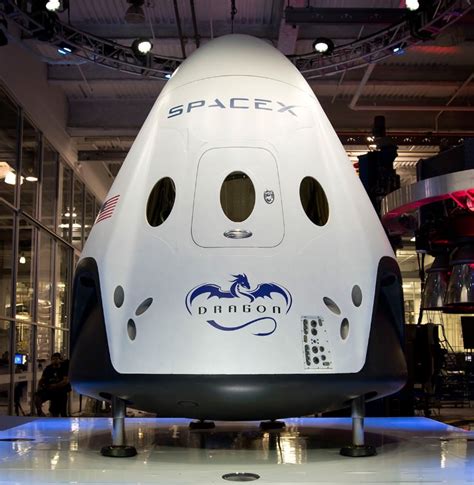 spacex's crew dragon capsule