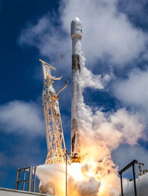 spacex falcon 9 rocket launch today live