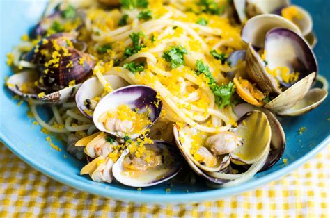 spaghetti alle vongole e bottarga