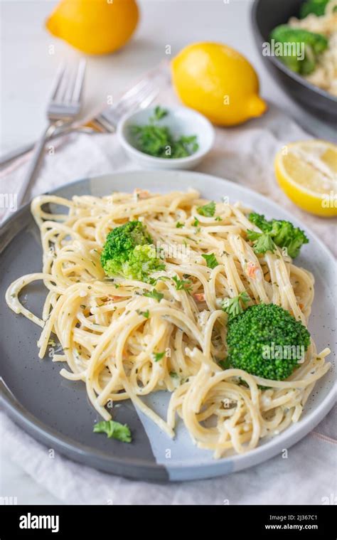 Spaghetti With Broccoli And Lemon