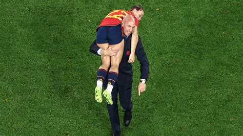 spanish football world cup kiss