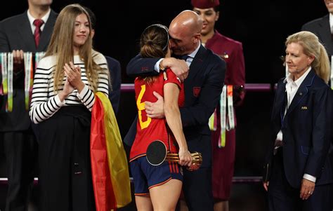 spanish soccer player kiss