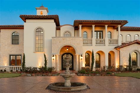 spanish style homes with arches