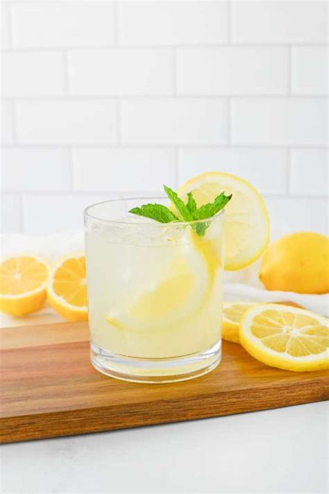 Sparkling Lemonade Mocktail