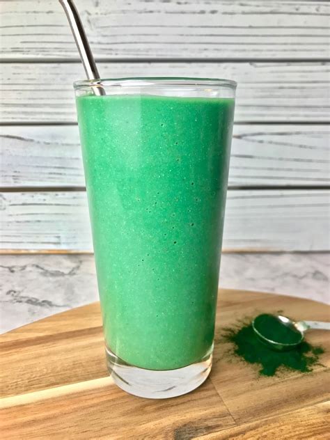 Spirulina Pineapple Smoothie