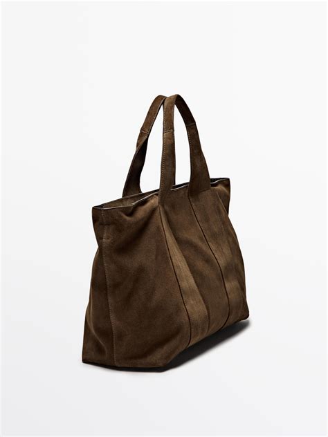 Splitting Style: Elevate Your Look with a Trendy Split Tote Bag