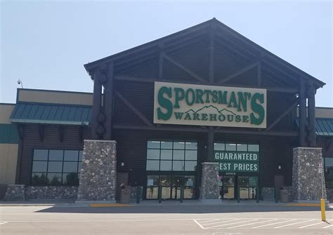 sporting goods stores in lansing michigan