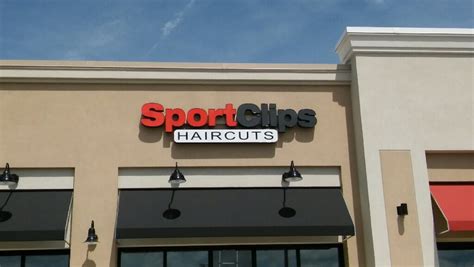 sports clips town center