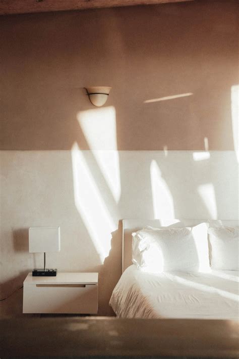 10 Bedroom Spotlight Ideas for Ambient & Task Lighting