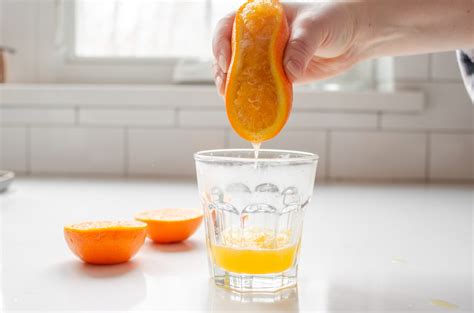 Squeeze Orange Without Squeezer