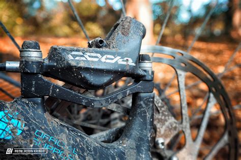 SRAM Code R What is supposed to stop this pivot pin from dropping out? r/MTB