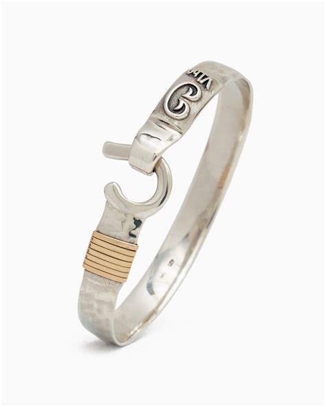 St John Hook Bracelet Vibe