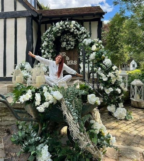 stacey solomon wedding flowers