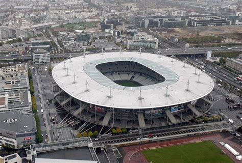 stade de football nom