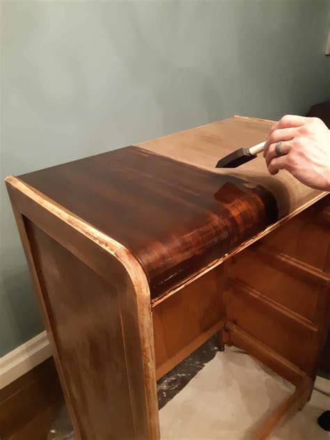 staining laminate table top