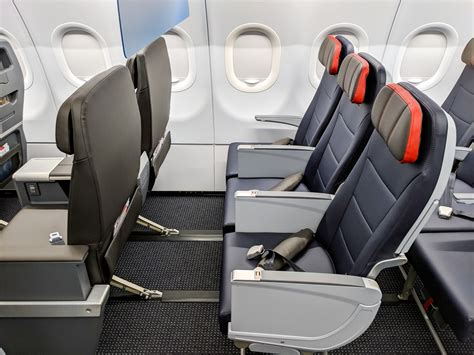 standard leg room on american airlines