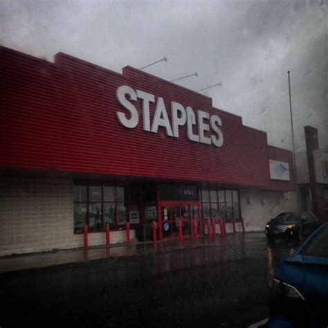 staples queen street kingston