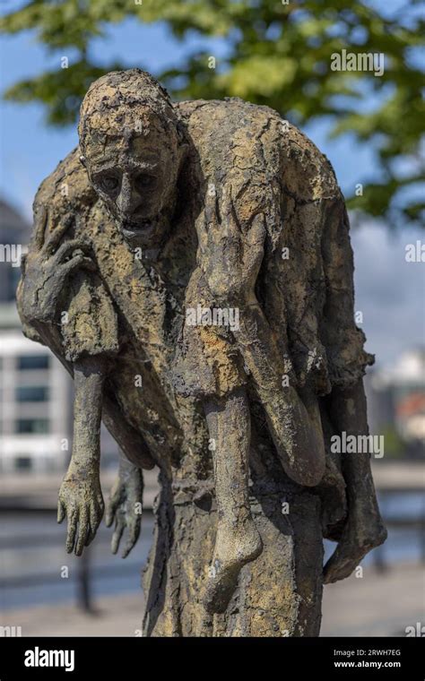 Statue Dublin Famine
