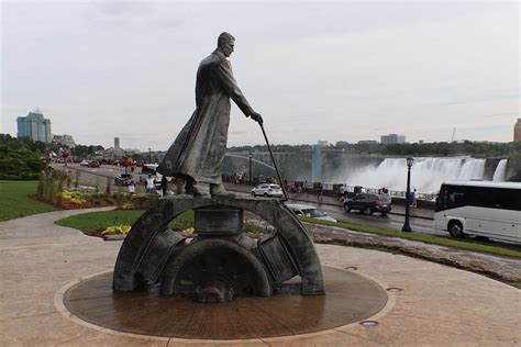 Statue In Niagara Falls