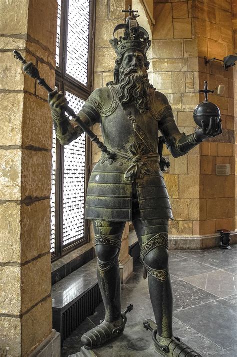 statue of charlemagne the great
