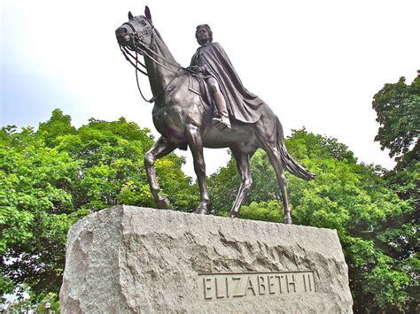 statue of queen elizabeth ottawa
