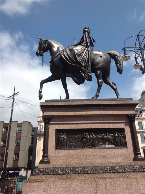 statues in george square