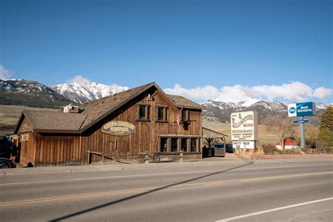 staying in gardiner for yellowstone