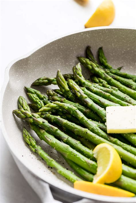 steamed asparagus spears