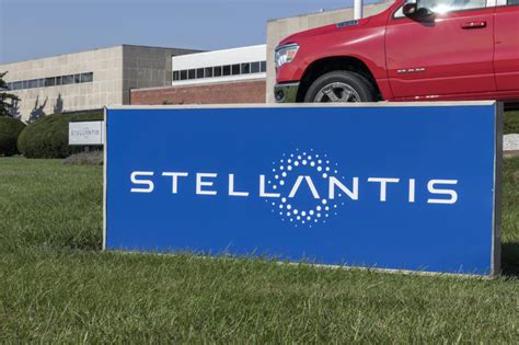 stellantis laying off workers