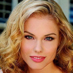 stephanie bennett age and nationality