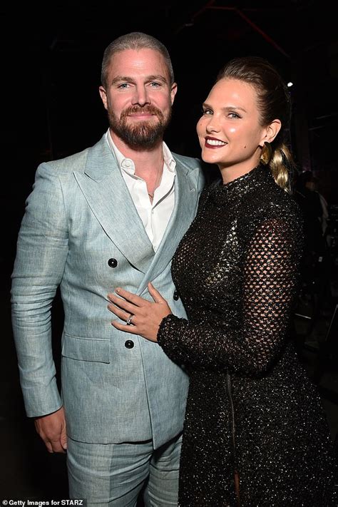 stephen amell first wife