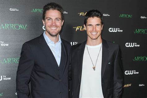 stephen amell related to robbie amell