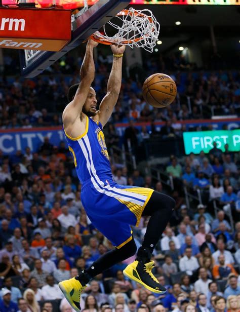 stephen curry dunks in game