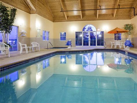 stillwater minnesota lodging with pool