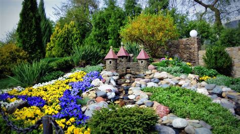 Small stone castle in the garden wallpaper Nature wallpapers 45244