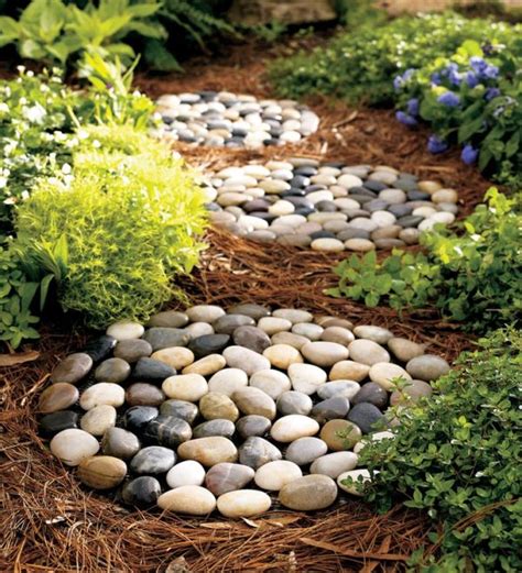 19 Impressive Stone Garden Decorations That Everyone Can Make